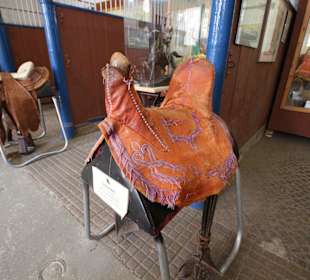 Exponate im Marstall Museum