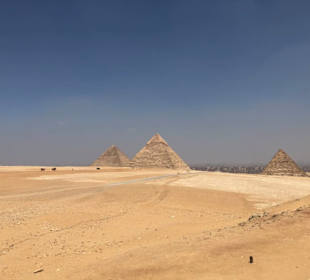 Blick auf alle Pyramiden