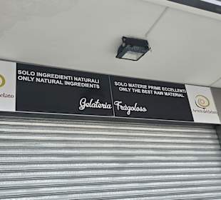 Daneben Pizzaschnitten