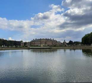 Wasser bereichert die Anlage