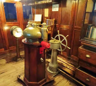 Auf der Brücke eines Dampfschiffes