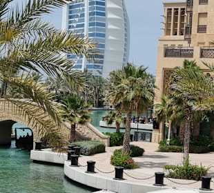 Dubais "Klein Venedig " mit Blick auf Burj Al Arab
