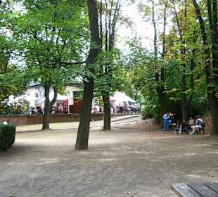 Sitzbereiche am Turm