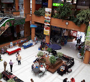 Trödelmarkt, Mittwochs klein, Samstags groß incl. Dachterass