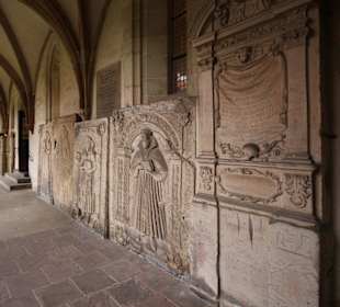 Epitaphe im Kreuzgang