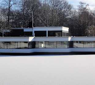 Emma am (eingefrorenen) See