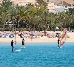 Windsurfer am Strand 