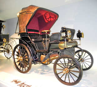 Motorwagen mit Verdeck