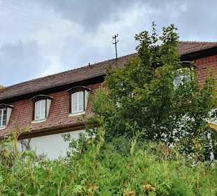 Das erste Gebäude von Außen