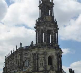 Die katholische Hofkirche – Außenansicht