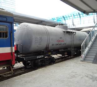 In D undenkbar, Tanker im Personenzug