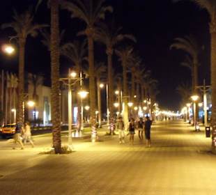 Shoppingmeile am Hotel