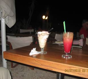 Nachtisch am Cafe Momenti