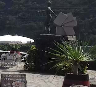 Monumento al Emigrante Canario in Garachico