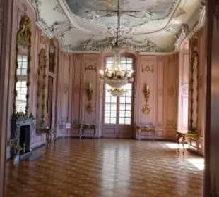 Im Hauptgebäude im EG