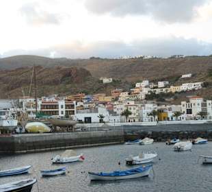 Widok z portu na miejscowość