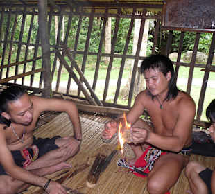 Feuer machen im Langhaus