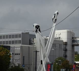 Porscheskulptur im Oktober