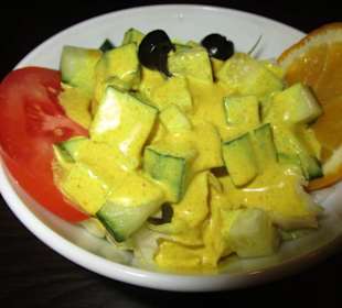 Salat mit Currydessing