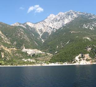 Widok na jeden z klasztorów na Athos