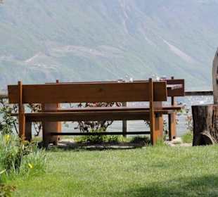 Gemütliche Sitzbänke