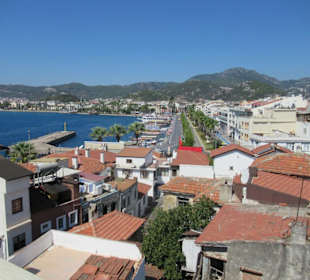 Blick über die Altstadt und den Hafen