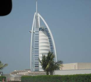 Das Burj Al Arab bei Hinfahrt