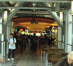 Food Stop - Gang zu den Restaurants 