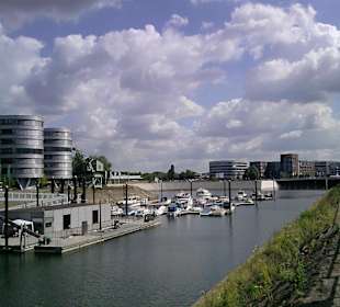 Marina mit Five-Boot-House