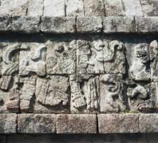 Die Mayabauten erzählen Geschichte