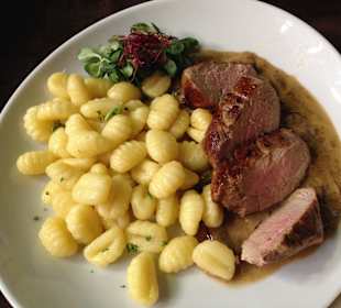 Vepřová panenka s ragú z lesních hříbků