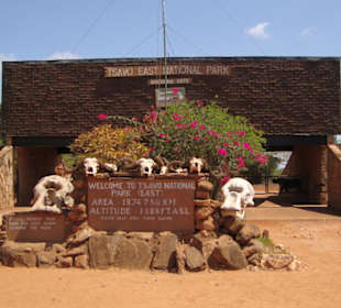 Einfahrt Tsavo Ost Nationalpark