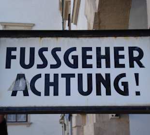 Typische Beschilderung in Wien