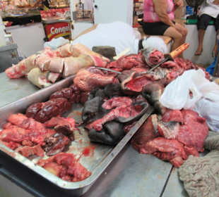 In den Markthallen von Manaus