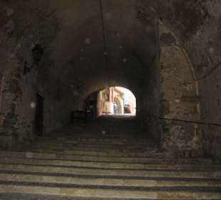 Die ersten Stufen im Schloss zum Schlosshof.