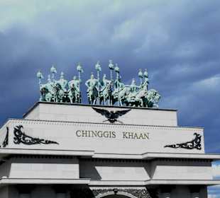 Einfahrt zum Denkmal