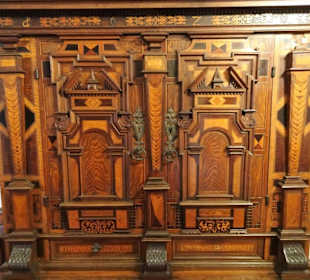 Rundgang durch die Räume des Wasserschlosses