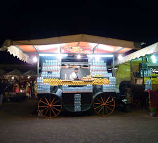 1 von vielen Orangen-Karren