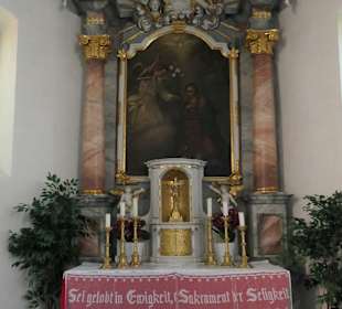 St. Anna: eine kleine Kirche in einem kleinen Dorf