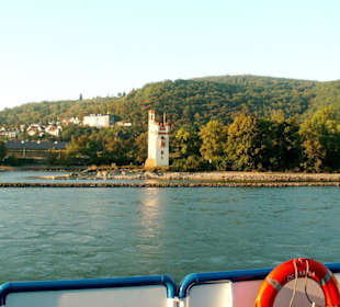 Blick vom Schiff zum Binger Mäuseturm