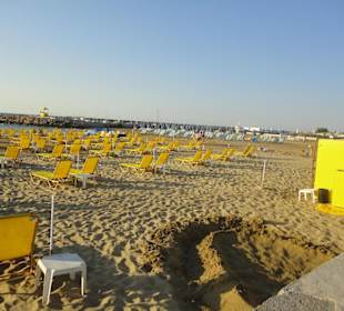 Strand links vom Hotel Kalia Beach (250m)