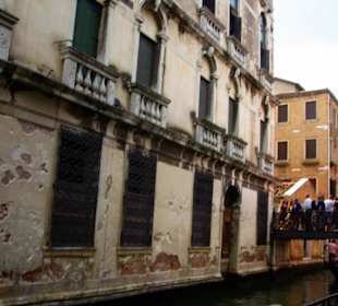 Häuser direkt am Kanal