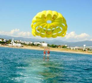 Parasailling am Strand