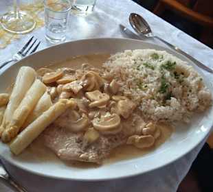Rahmschnitzel mit Spargel