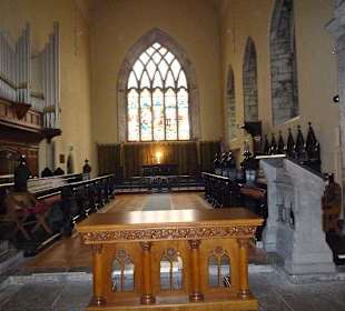 Altarraum der Kirche