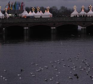 Innenalster war noch weinachtlich geschmückt