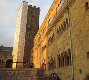 Die Wartburg in der Abenddämmerung.
