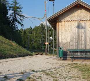 Der nahegelegene Schmalspurbahnhof
