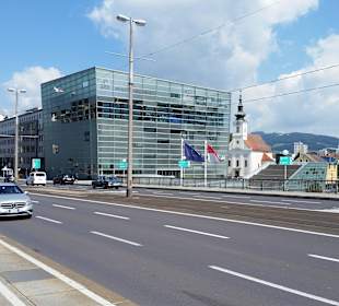 Nibelungenbrücke mit Ars Electonic Center