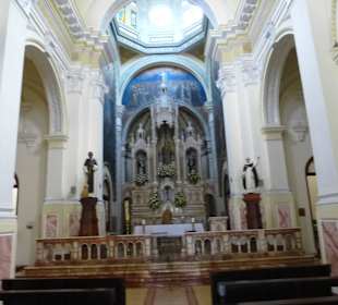 Noch eine Kirche unten vor der Favela